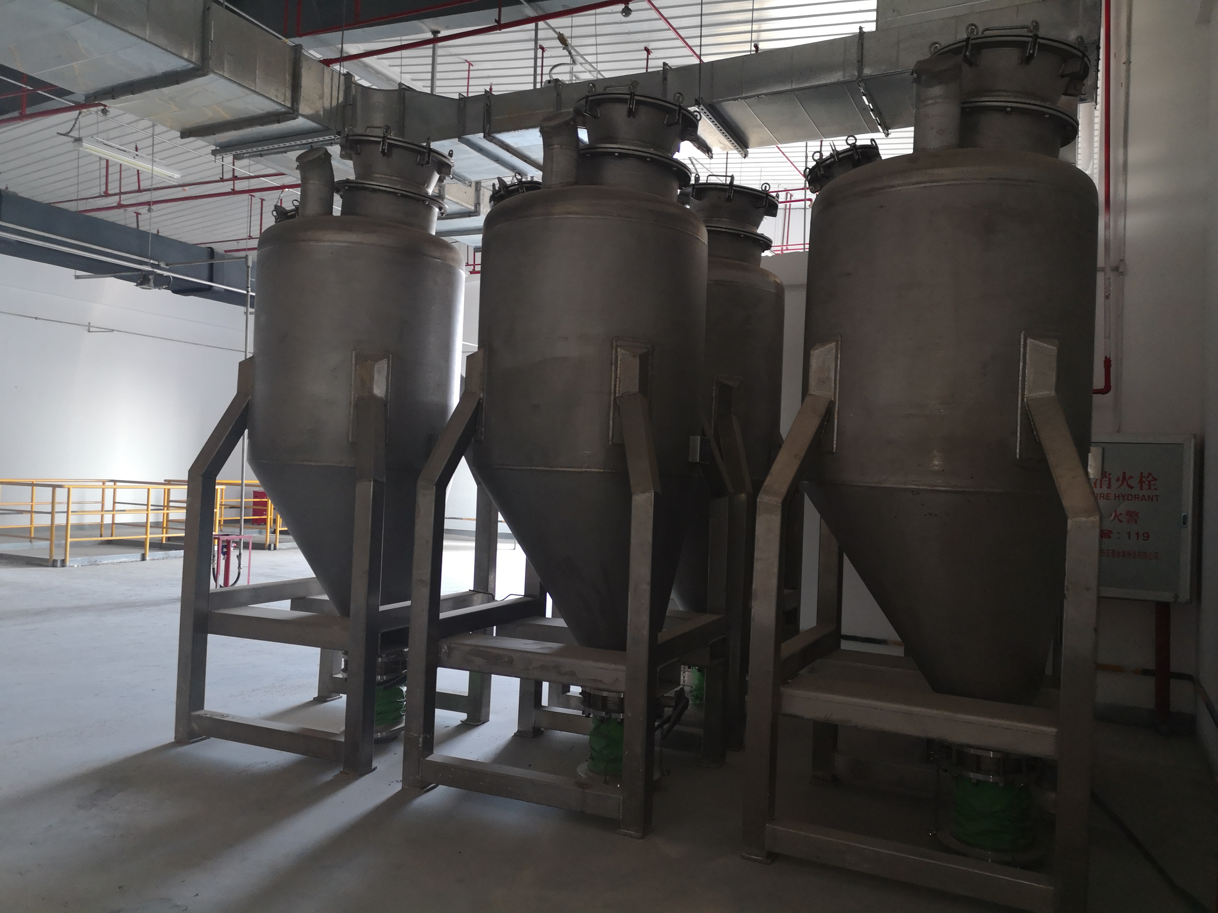 Vacuum Material Bin